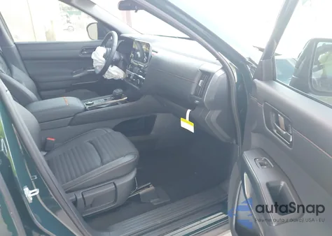 2025 Nissan Pathfinder Rock Creek 4Wd z USA, uszkodzony, nr VIN 5N1DR3BD4SC230520